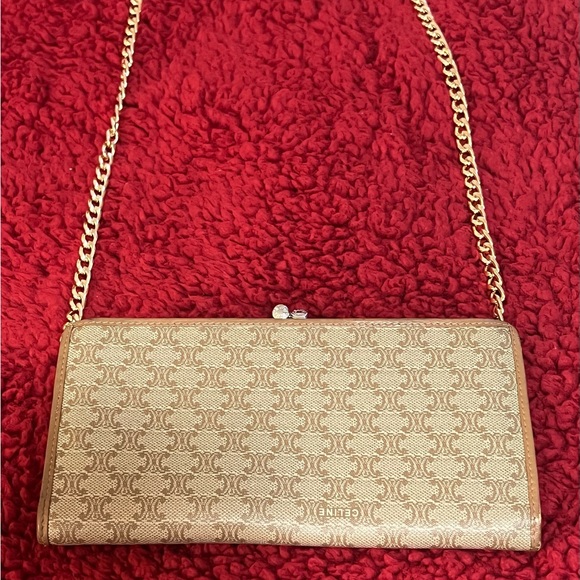 CELINE AUTHENTIC LEATHER LONG BIFOLD WALLET WITH KISS LOCK AND CHAIN. EUC. - Picture 2 of 12